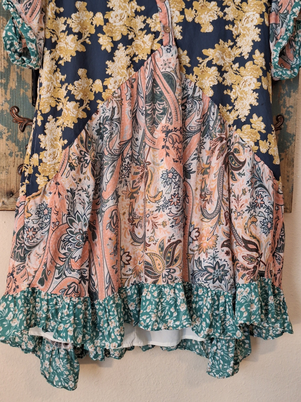 Floral Paisley V-Neck Flutter Mini Dress in Navy, Peach & Green. Size Small - Picture 8 of 12